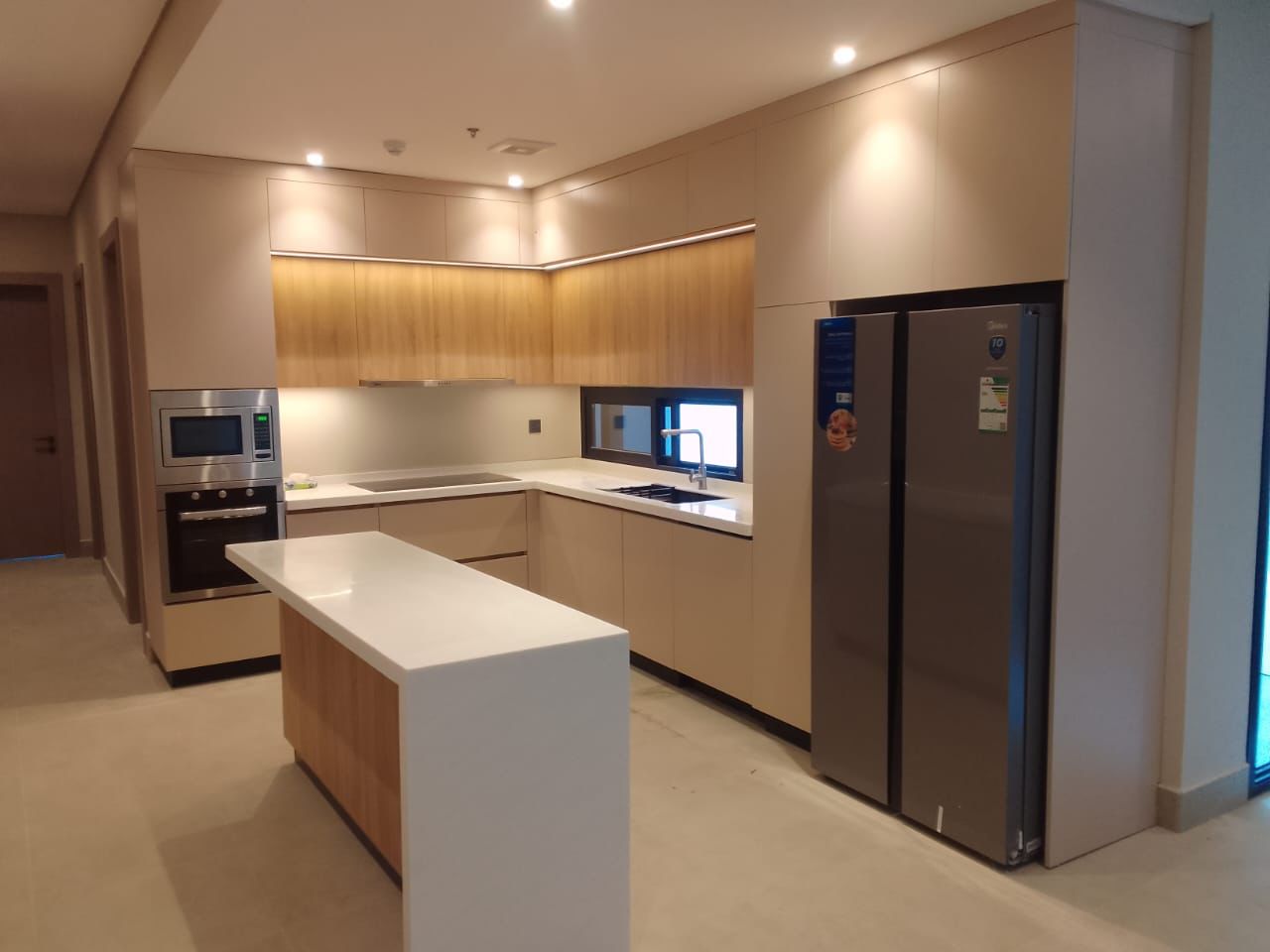 Modern Kitchen by Middlco